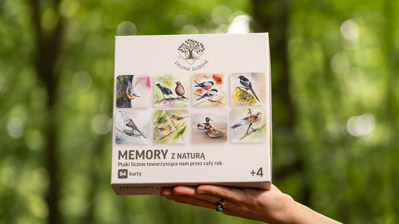 Grar memory, dla całej rodziny, dla każdego pokolenia, dla każdego miłośnika ptaków. Polskie ptaki licznie występujące na kartach, w zestawie mysikróliki zwyczajne, mazurek, pełzacz leśny, dzięcioł duży, dzowniec zwyczajny, gil zwyczajny, sójka zwyczajna, sikora modraszka.
