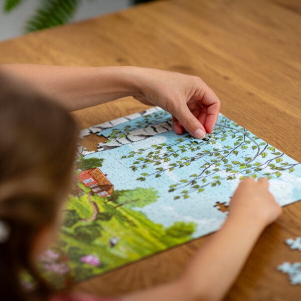 Puzzle przyrodą, krajobrazem wsi i ptakami Polski. Na ilustracji kos, rudzik, pliszka siwa, bocian biały oraz kopciuszek. Flora rodzima.