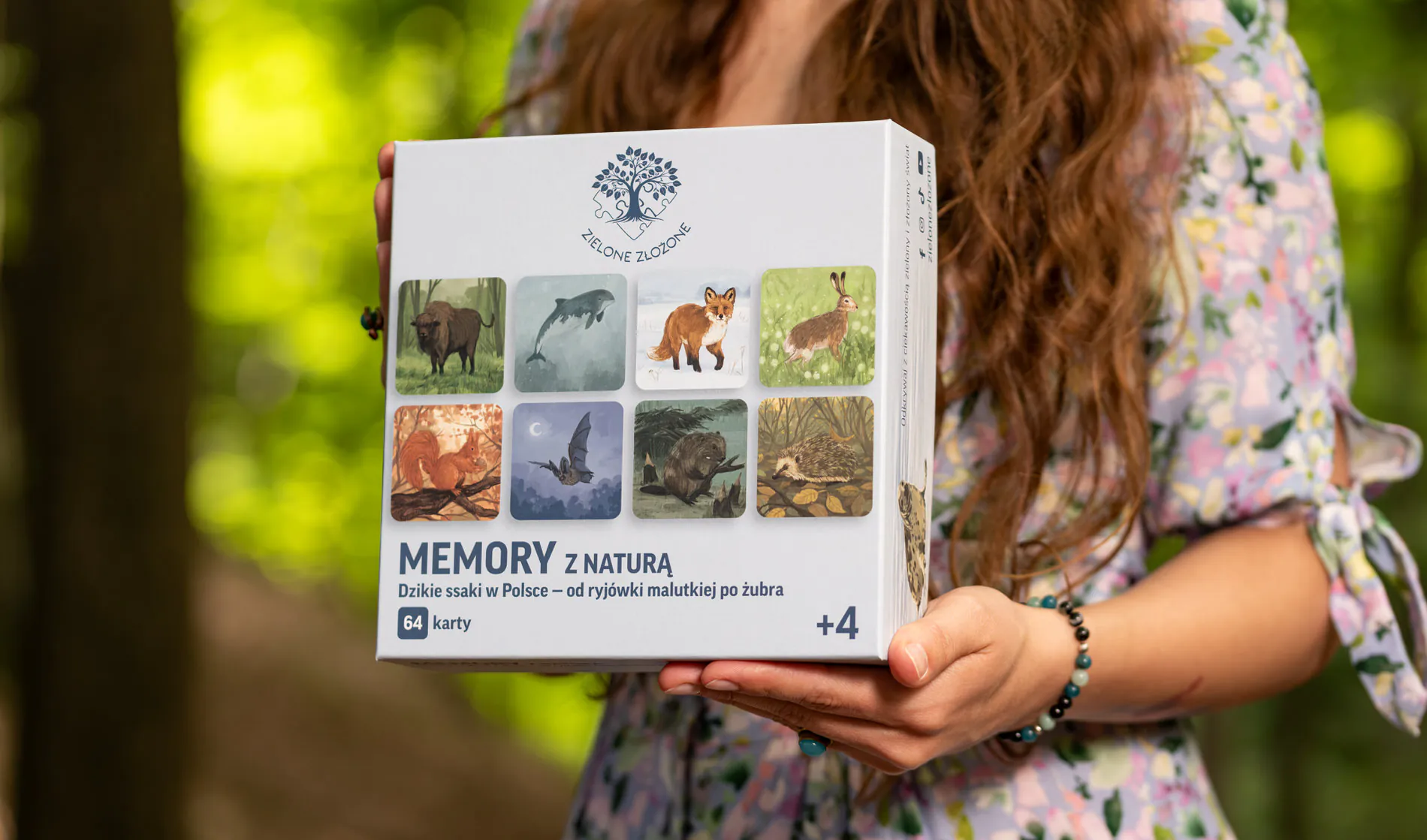 Gra memory, karty edukacyjne dla każdego pokolenia, do nauki rozpoznawania gatunków dzikich ssaków w Polsce, od ryjówki malutkiej po żubra. Karty z żubrem europejskim, morświnem zwyczajnym, lisem rudym, zającem szarakie, wiewiórką pospolitą, gackiem brunatnym, bobrem europejskim, jeżem wschodnim.