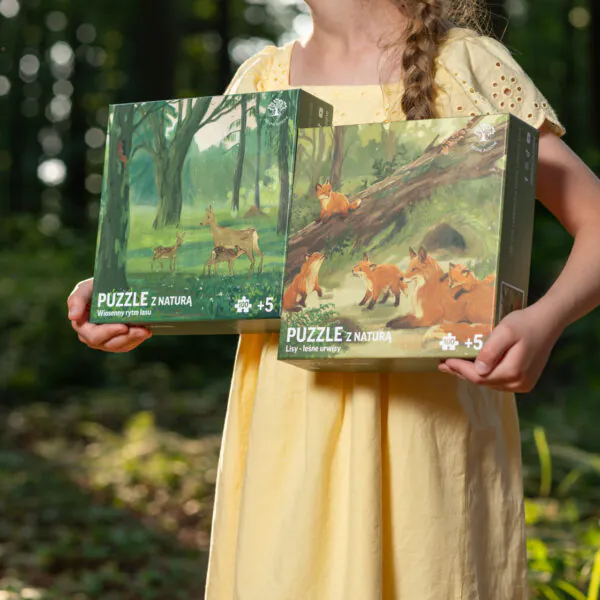 Puzzle edukacyjne, kreatywne, dla dzieci lub seniorów o leśnym świecie małych zwierząt - małych lisków i małych saren.